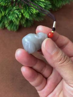 和田玉青花烟紫牛气冲天挂件生肖牛