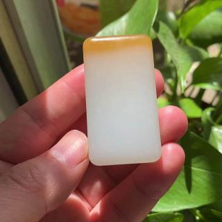 和田玉且末料吊坠这样戴更显气质✨