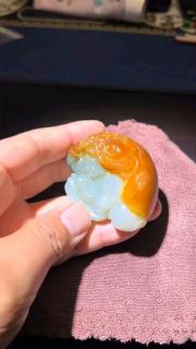 新疆和田玉籽料挂件,独籽精雕刘海戏金蟾,白度油润度都在线,开门货真