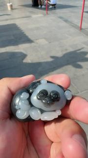 极品和田玉籽料青花黑白俏色熊猫手把件